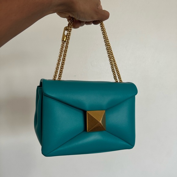 Authentic NWT valentino ONE STUD NAPPA BAG WITH CHAIN - Picture 7 of 17